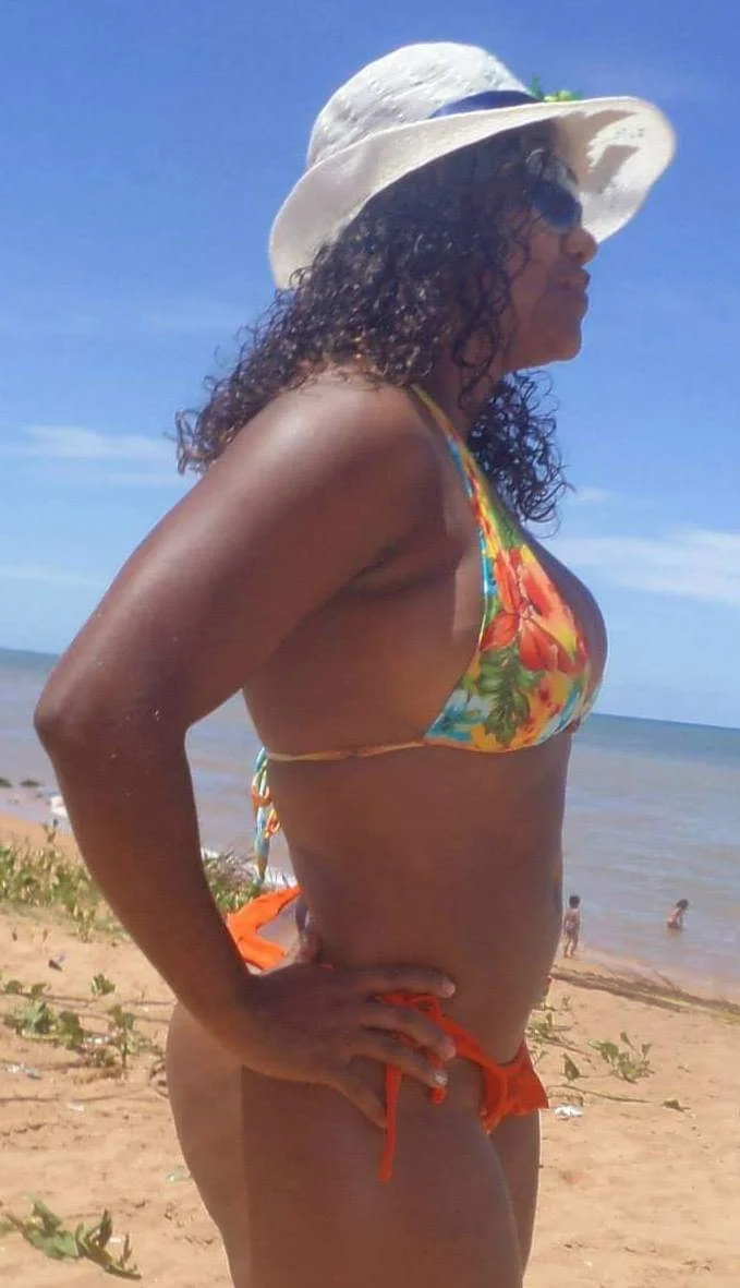Cris Oliveira morena rabuda image 49
