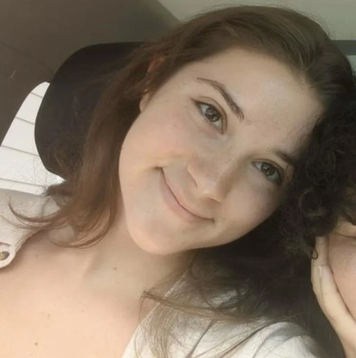 two cute college freshman besties image 18