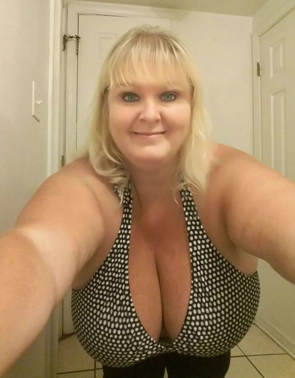 Random Huge Tits Pt 6 image 10