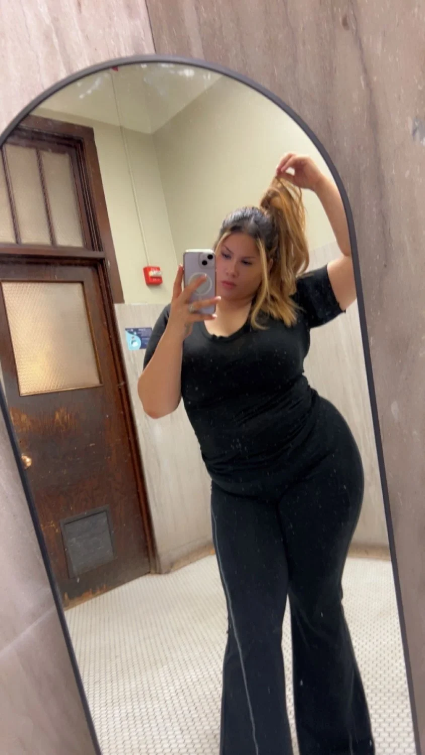 Chicago Latina jani let’s trade image 2