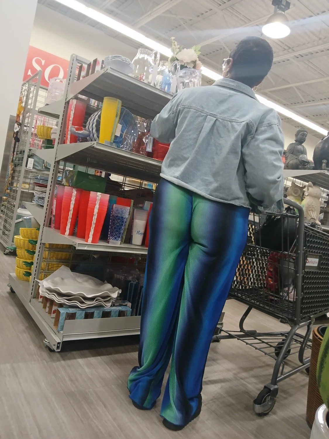 Black mommy VPL wedgie image 12