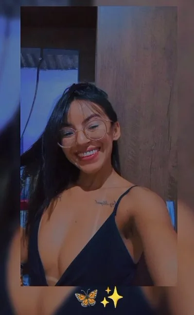 gostosa de oculos foi vazada conteudo amador putinha safada image 1