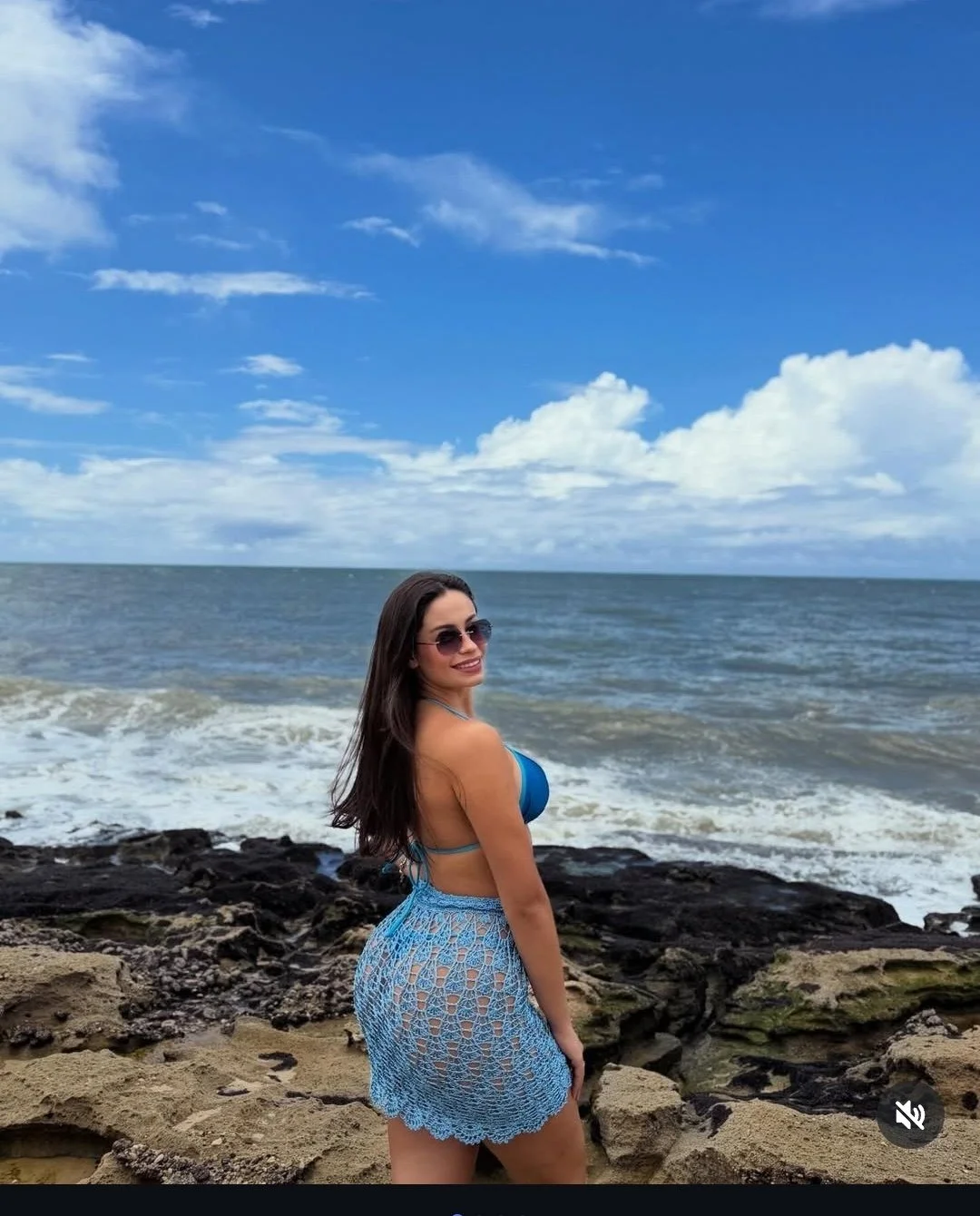 Amiga de inscrito exibe corpo fitness mostrando o rabo image 2
