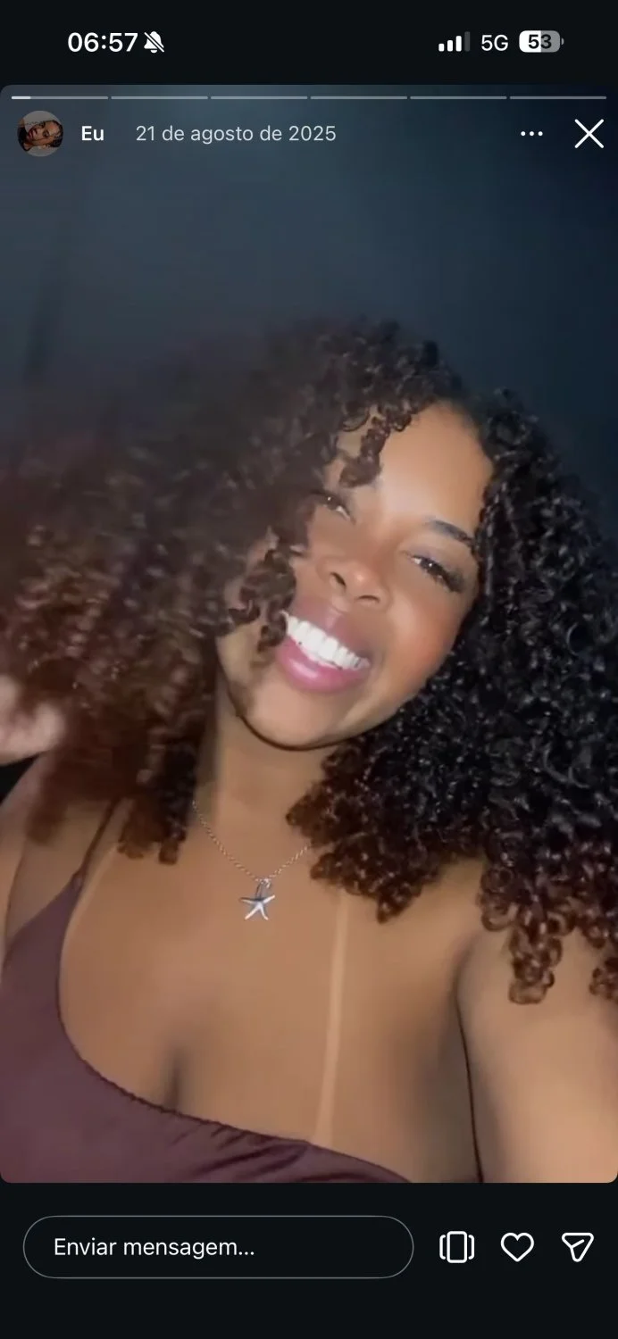 Novinha cacheada vazou na net, putinha morena gostosa gravou nudes e foi vazada main image