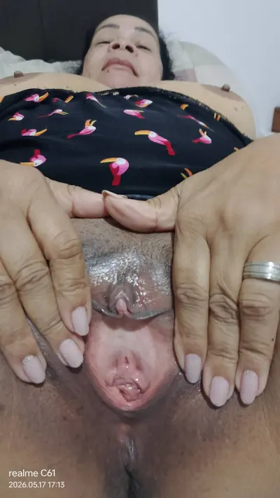 Marido mostrando como a esposa vadia fode gostoso... quer ver essa puta....ser devorada cover image