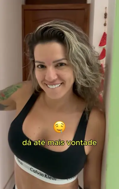Tia safada dando o cuzinho para o sobrinho cover image