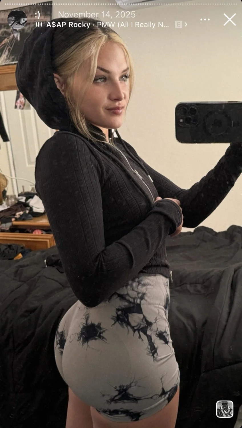 SOFT SOAPY JIGGLY PETITE BUBBLE BUTT BLONDE main image