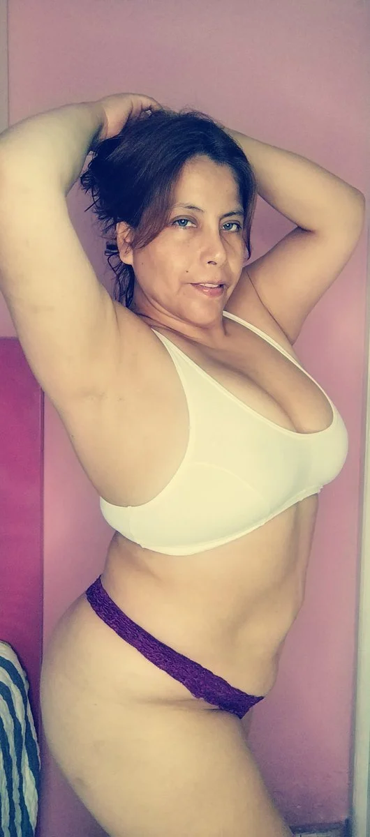 Rubí perla divina, milf image 7