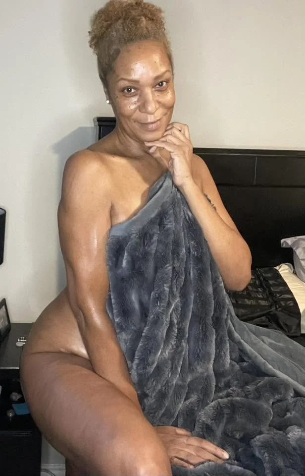 EBONY MATURE SANDRA image 3