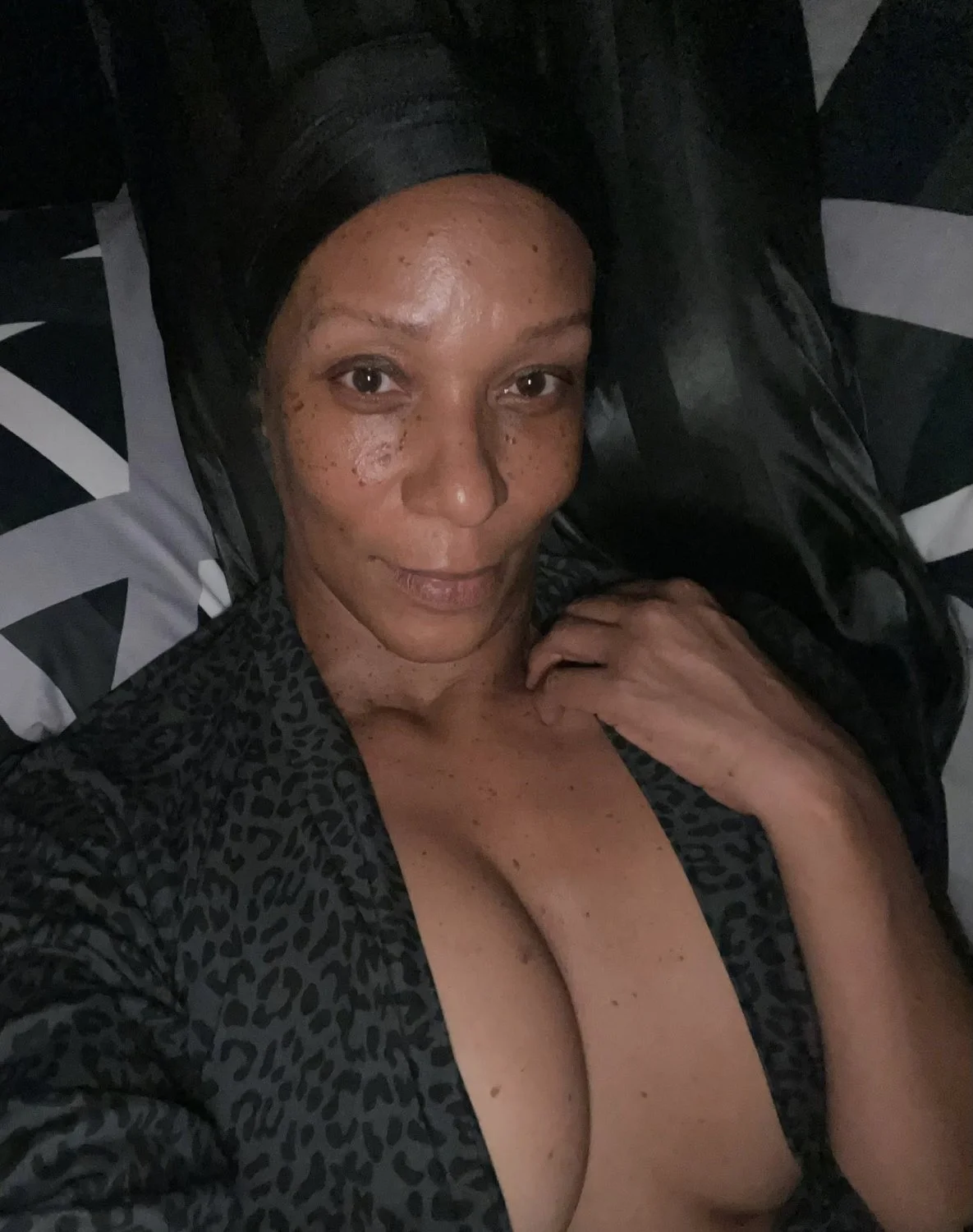 EBONY MATURE SANDRA image 4