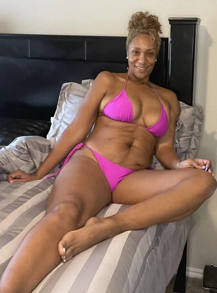 EBONY MATURE SANDRA image 47