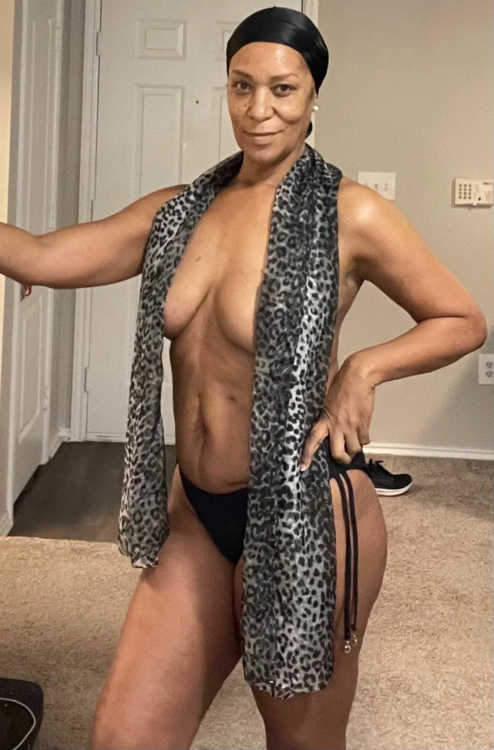 EBONY MATURE SANDRA image 48