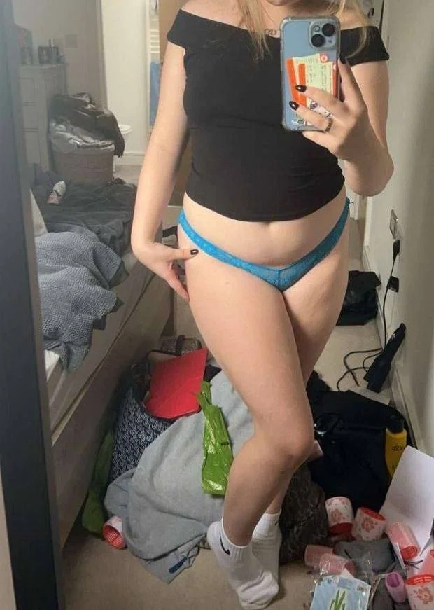 Blonde Shortie With A Loose Wet Pussy image 3