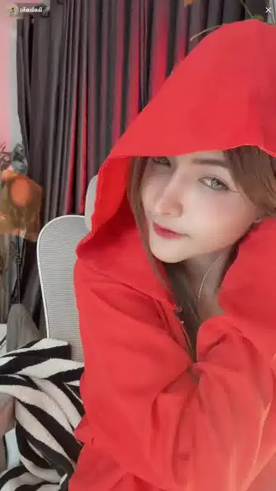 tiktok live thai cleavage cover image