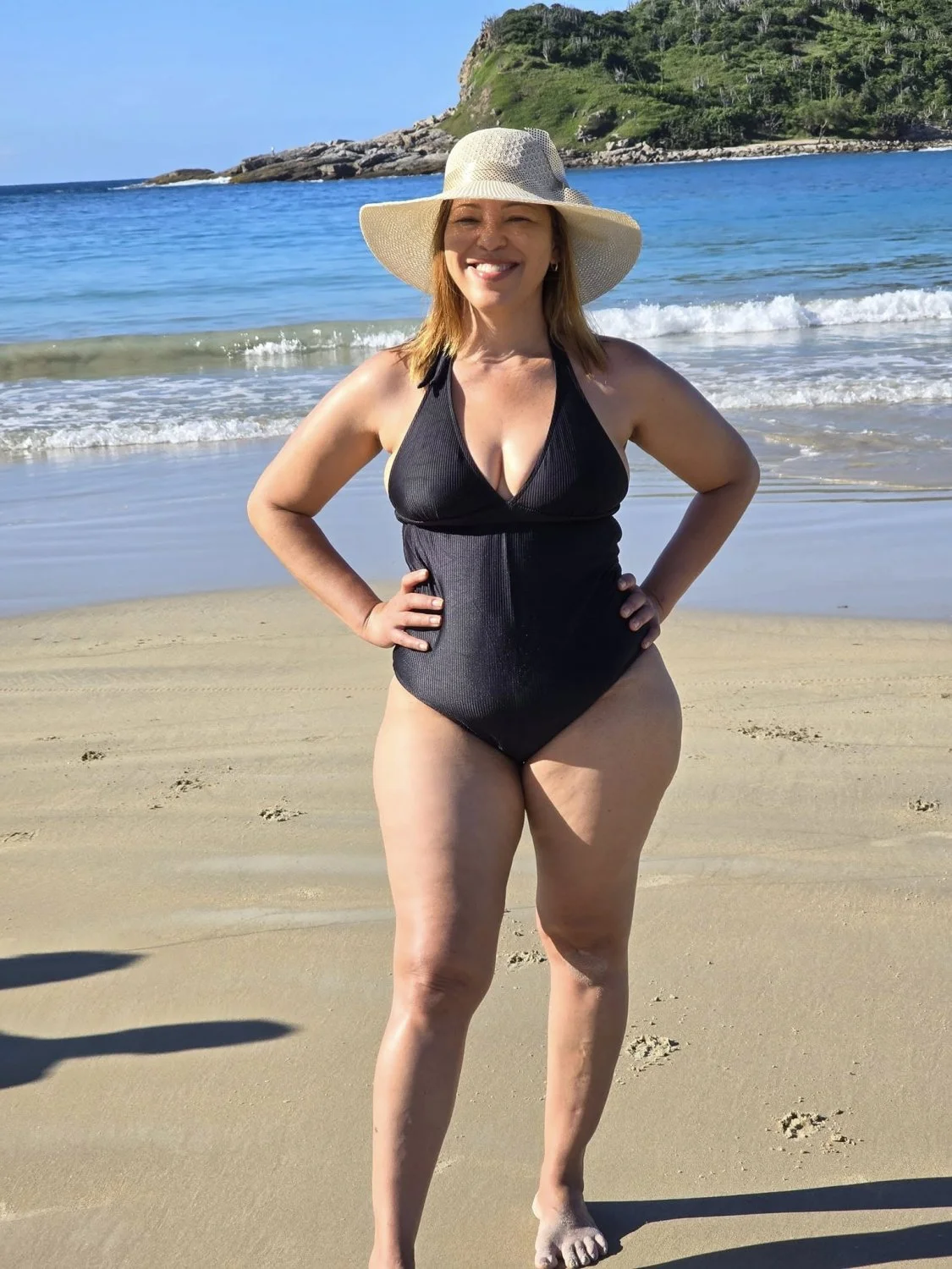 Mãe de Familia gostosa, bundão com celulite do jeito que macho de verdade gosta. image 3