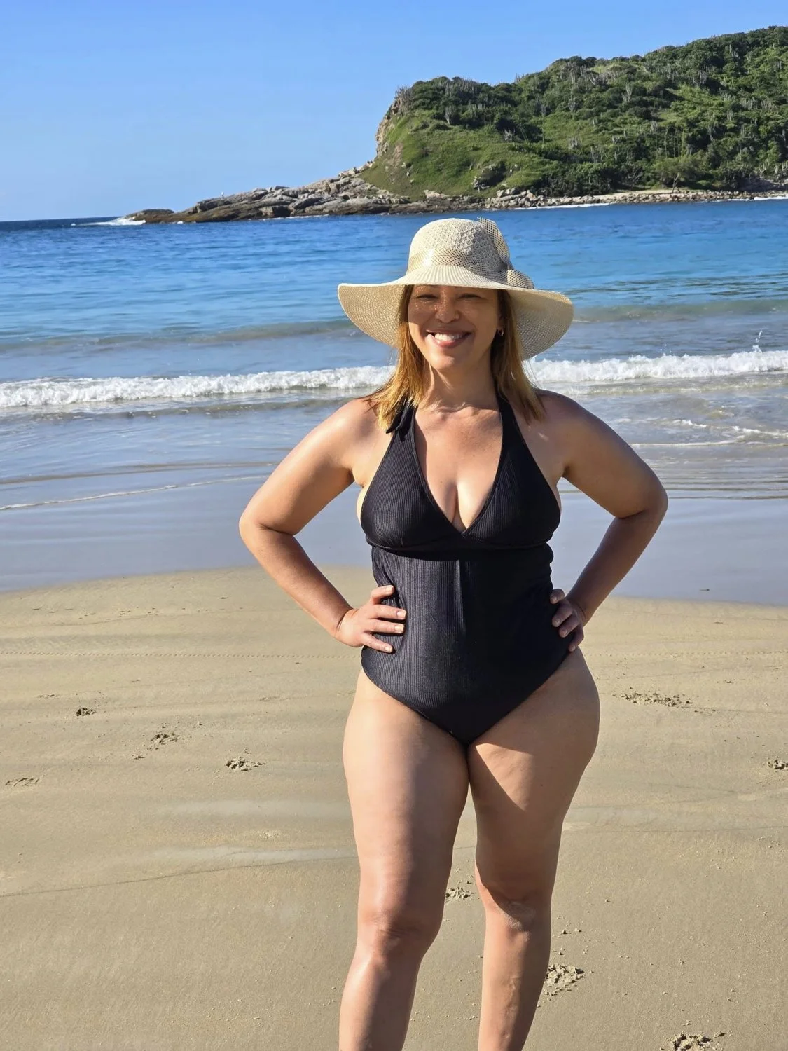 Mãe de Familia gostosa, bundão com celulite do jeito que macho de verdade gosta. image 5