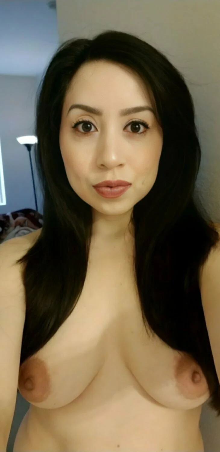 Sexy milf ready to be shared image 8