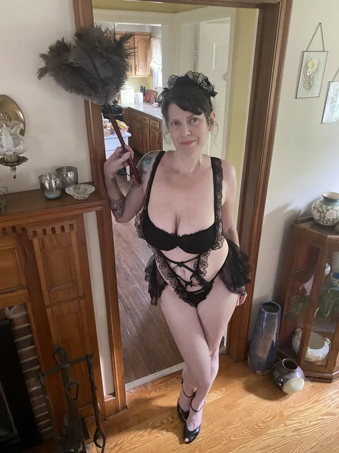 I'd really like to fuck this milf mom so bad image 8