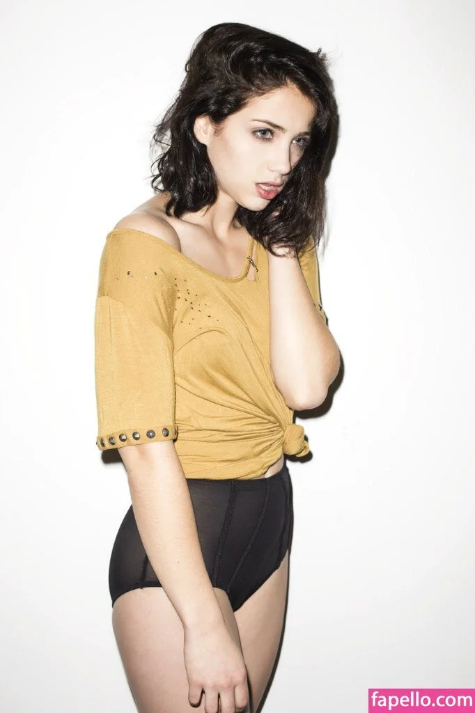 Could Emily Rudd be a good pegger? image 6