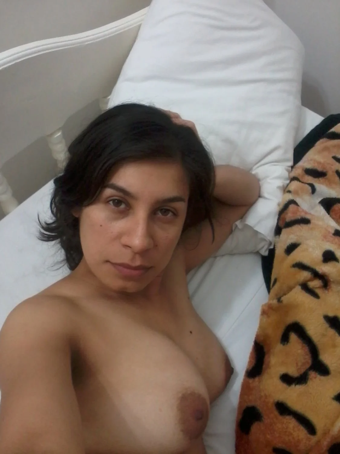 Exhibiendo a mi mujer, morocha y bien puta, le gusta el gang bang.... parte 1 image 4