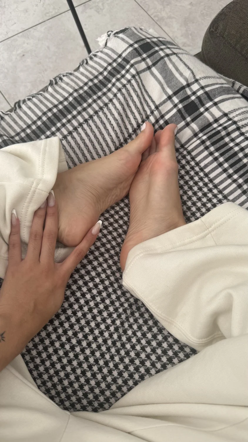 Do you wanna find out how Latinas feet taste? image 2