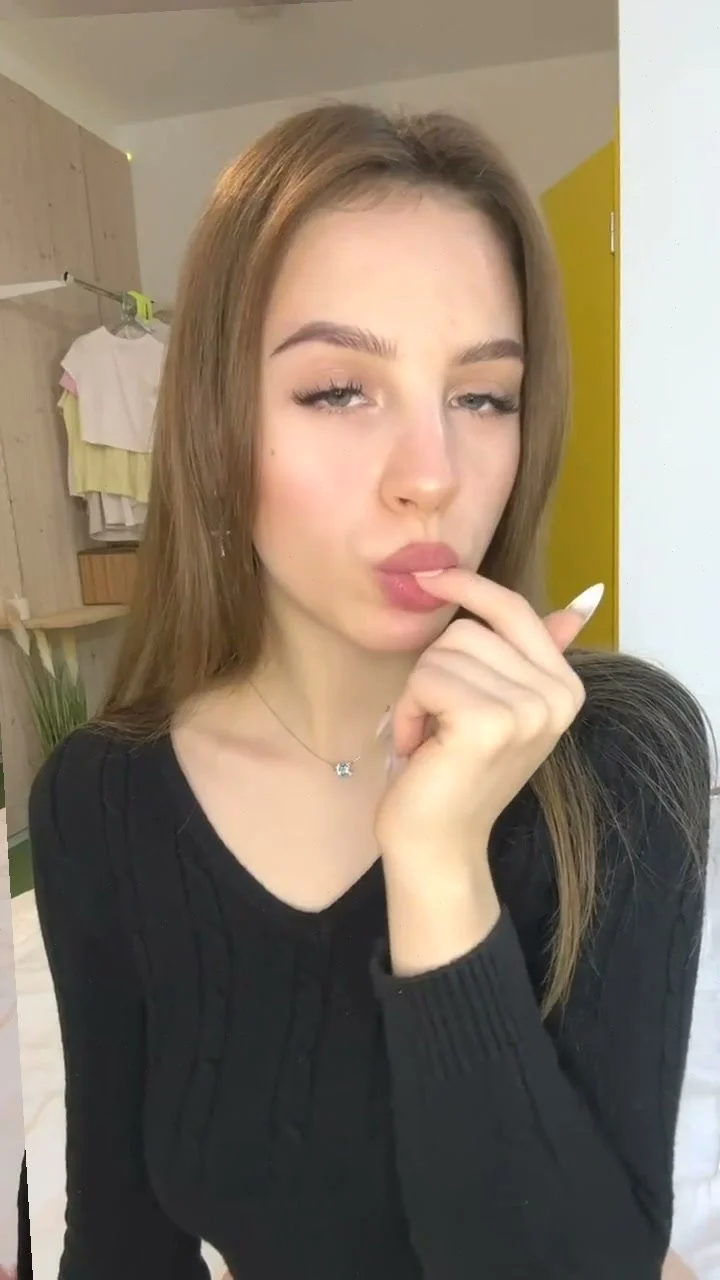 🔞 busty tight slut cumming hard shaved pussy nude 🍑💦 OF main image