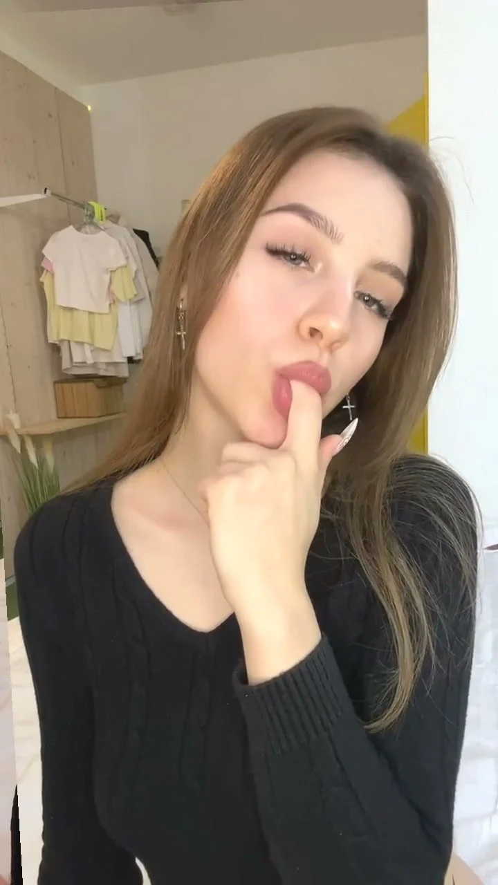 🔞 busty tight slut cumming hard shaved pussy nude 🍑💦 OF image 4
