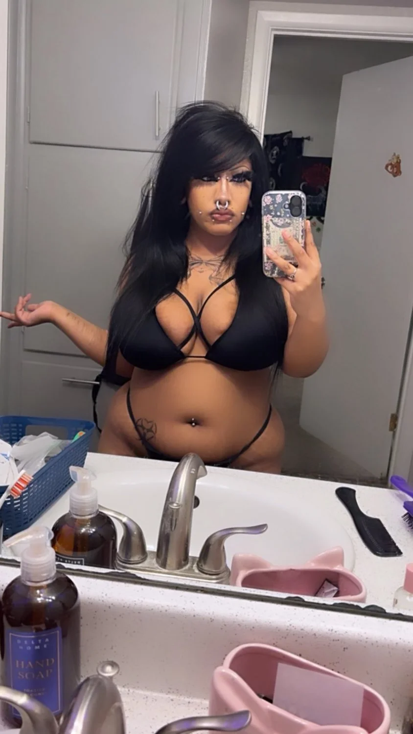 Mixed goth bbw (pics) main image