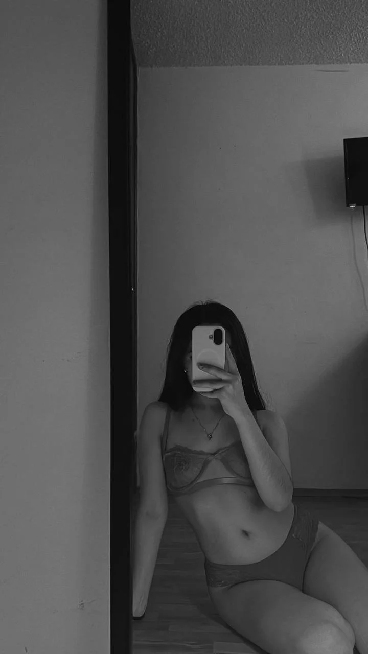 Que les parece la puta novia sumisa que un seguidor me entrego image 11