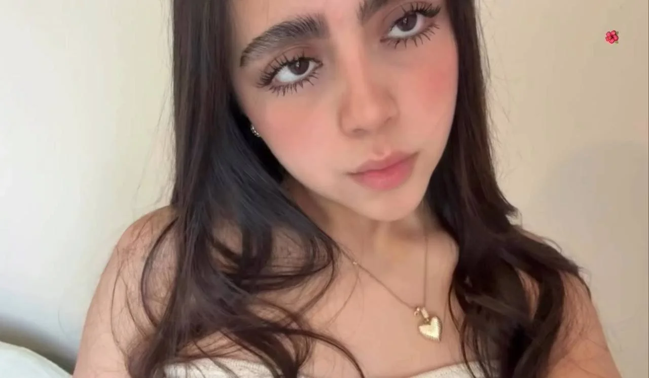 Que les parece la puta novia sumisa que un seguidor me entrego image 8