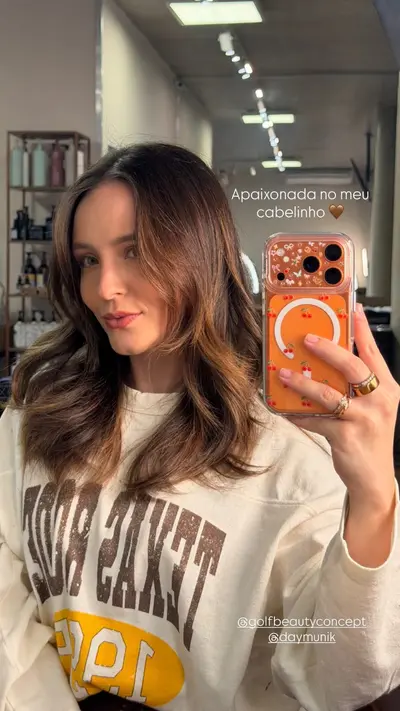 Lari essa muito linda...Larissa Manoela deliciosa , tao gostosa !!! cover image