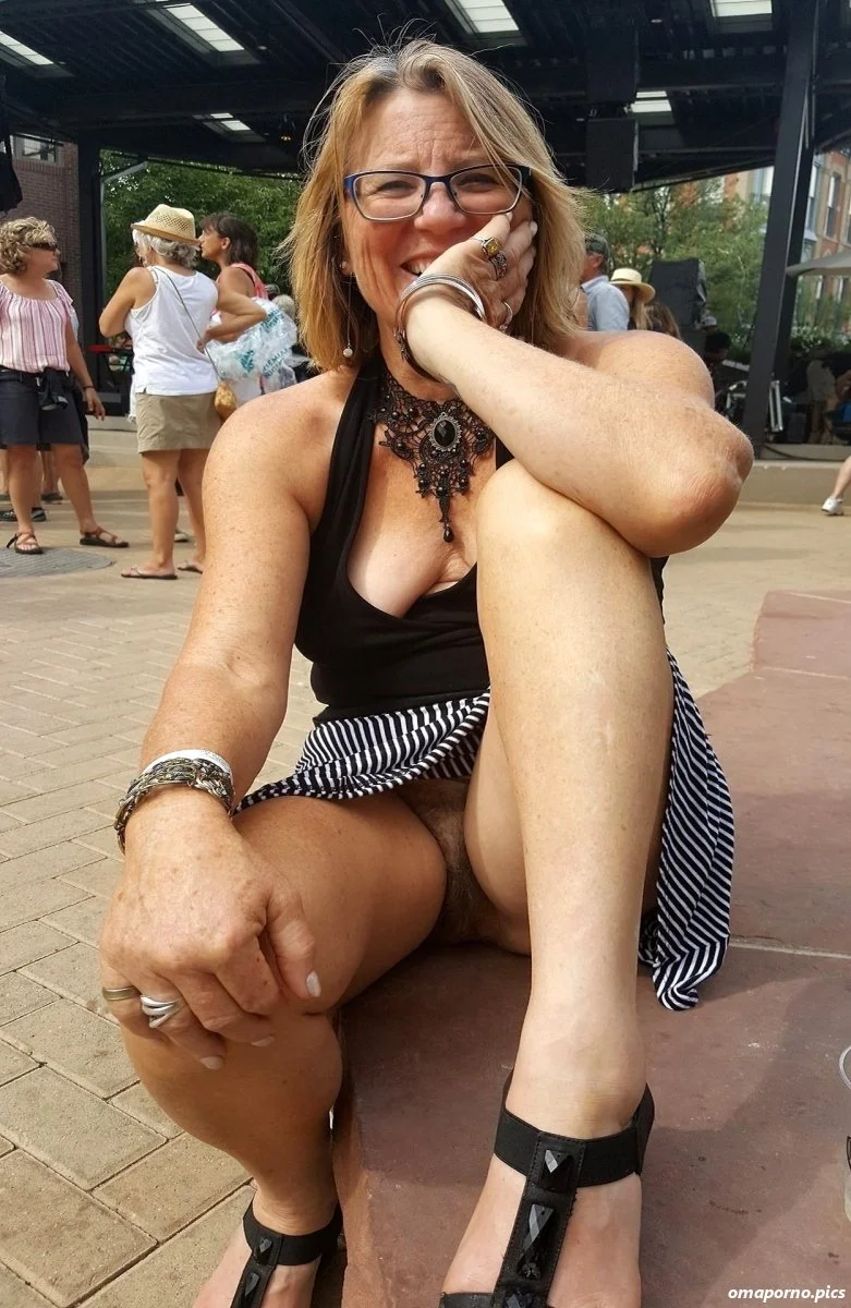 Upskirt 13 image 13