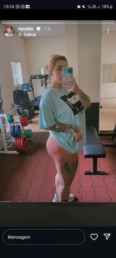 Olha esse rabo delícia, nunca me canso de gozar pra ela cover image