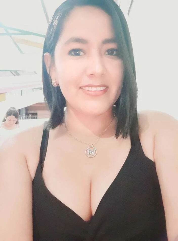 Mi doctora putita envia su pack image 11