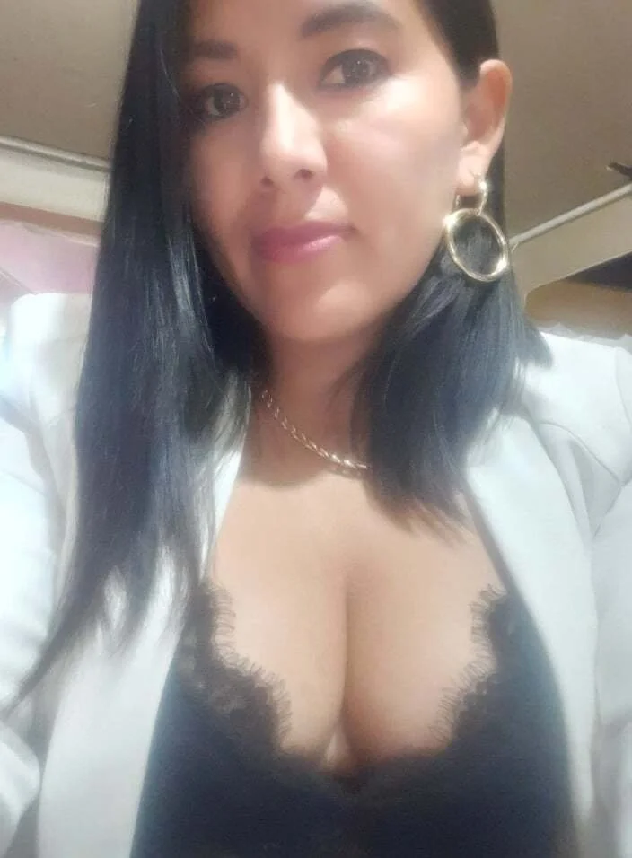 Mi doctora putita envia su pack image 3