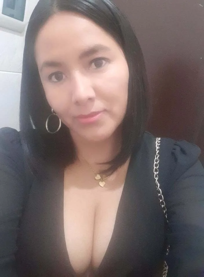 Mi doctora putita envia su pack image 32