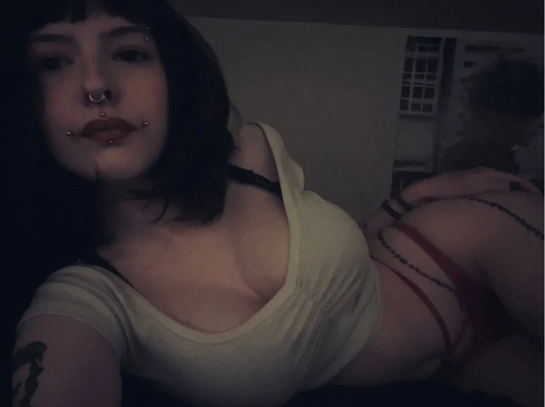 18 years old babe image 3