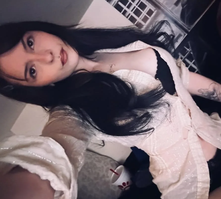 18 years old babe image 4