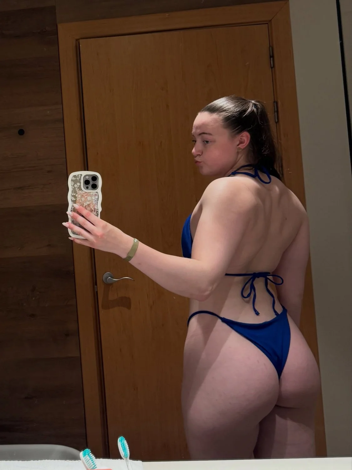 🍑📱 Booty Selfie image 5