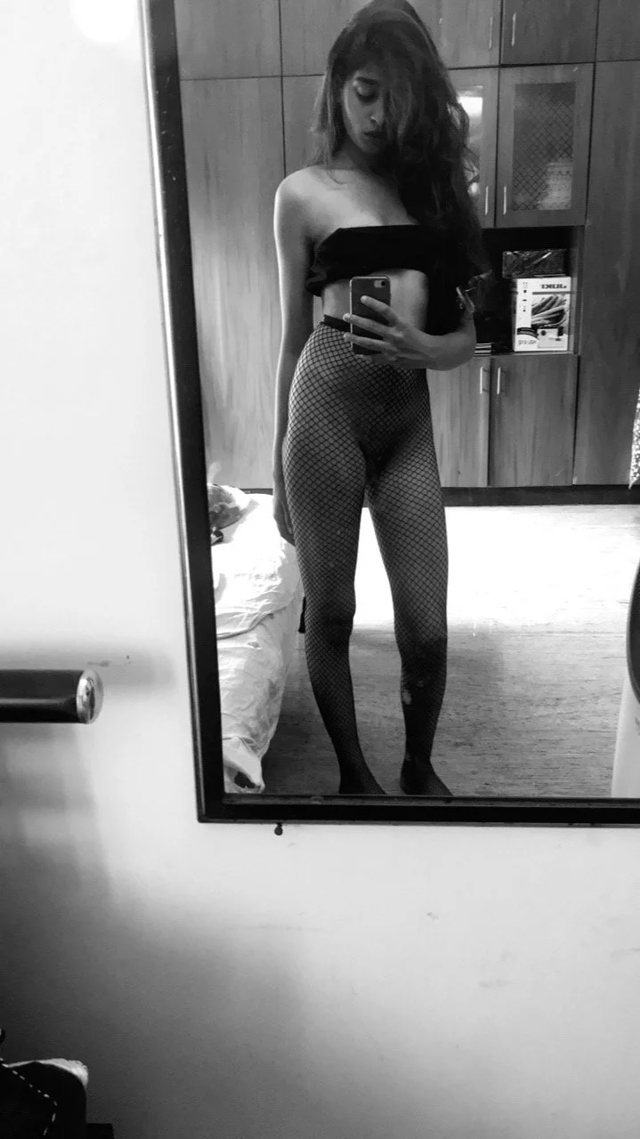 Neeya wanted exposeing save and report her image 5