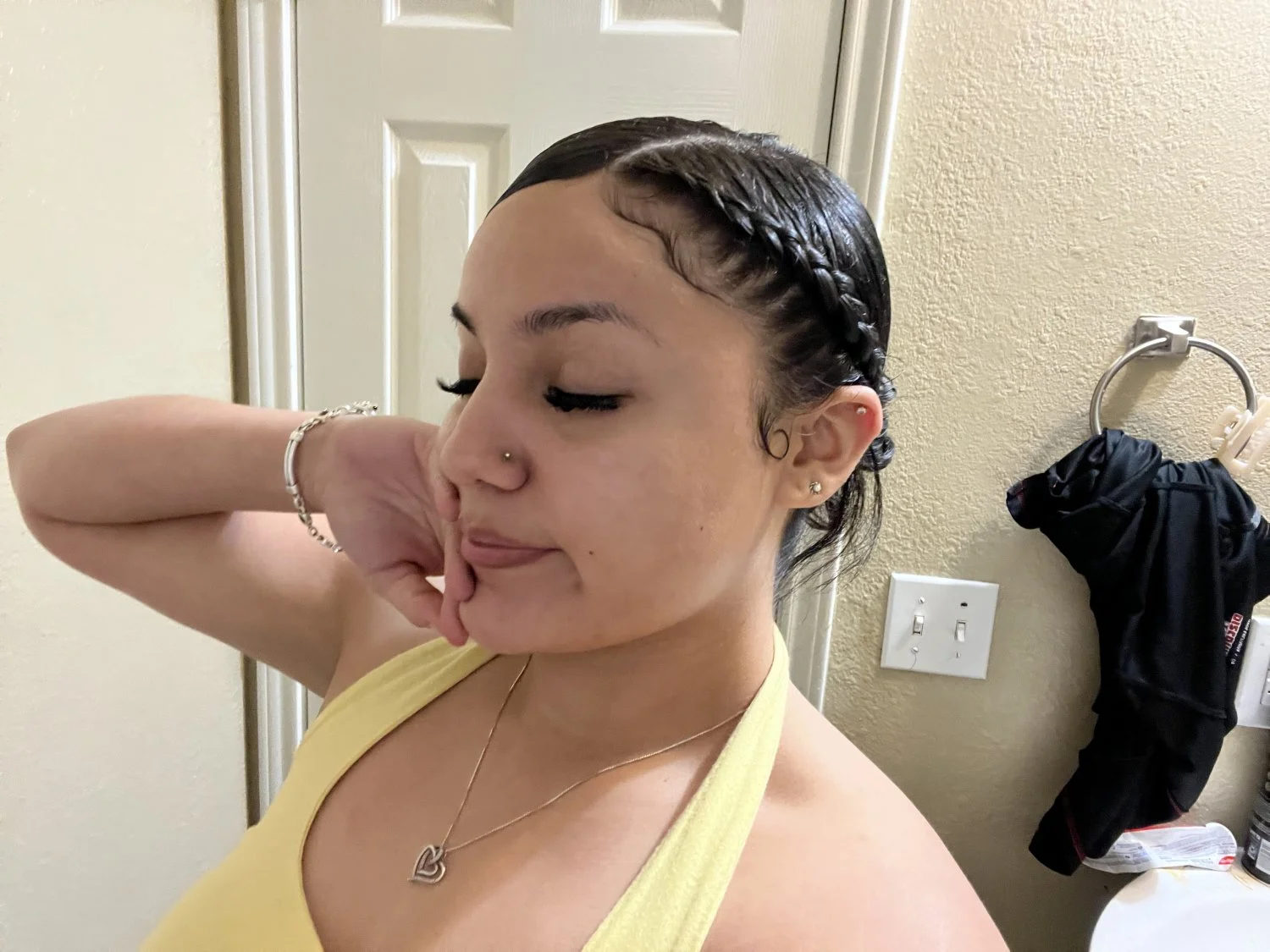 Phat ass Latina teen exp0sed image 2
