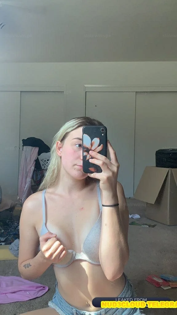 Sexy Blonde Teen image 3