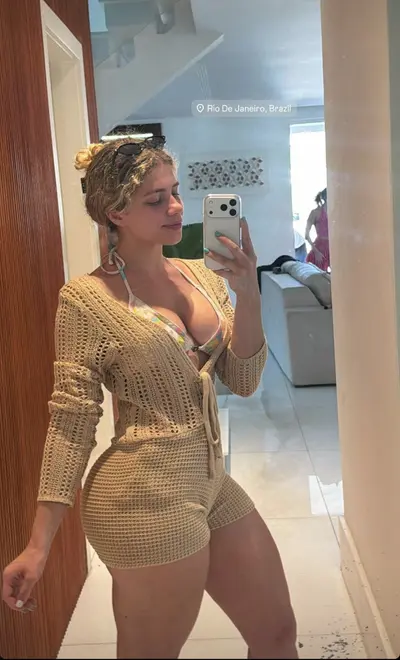 loirinha gostosa novinha vazada gemendo muito enquanto e chupada cover image