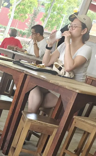 Cute SG Chinese girl. Anyone know her? cover image