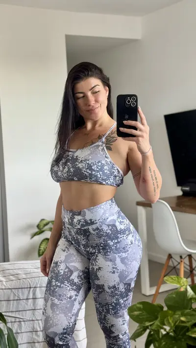 It makes me thirsty to fuck in the gym after my workout cover image