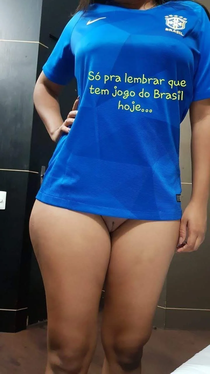 Putinhas casadas animadas com a copa image 2