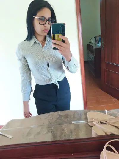 Morena novinha caiu na net quicando a pica do amante. Putinha safada foi vazada, vídeo novo erome br cover image
