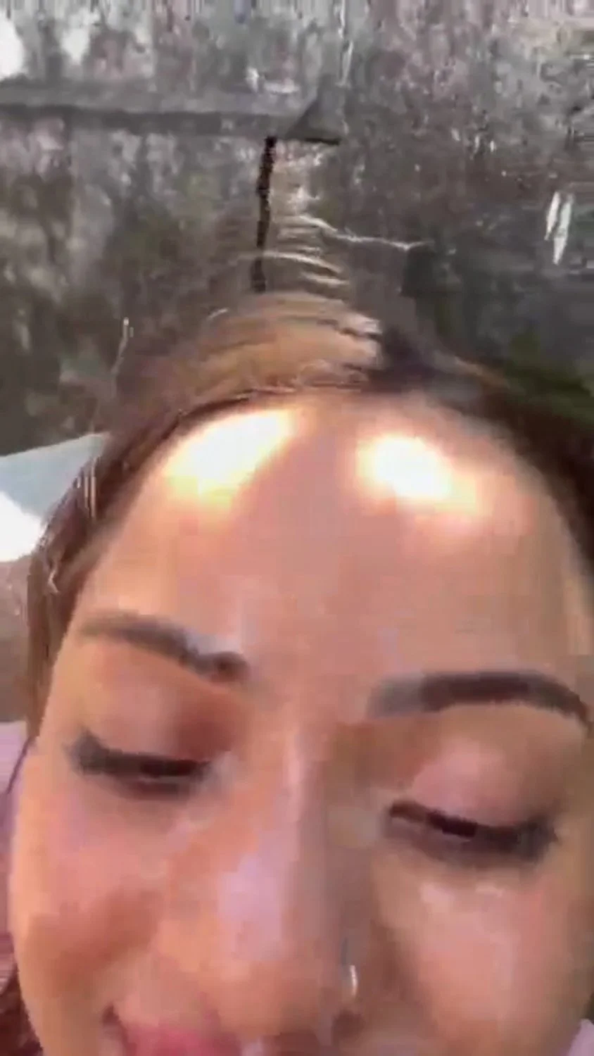 Gozada farta na cara da puta image 2