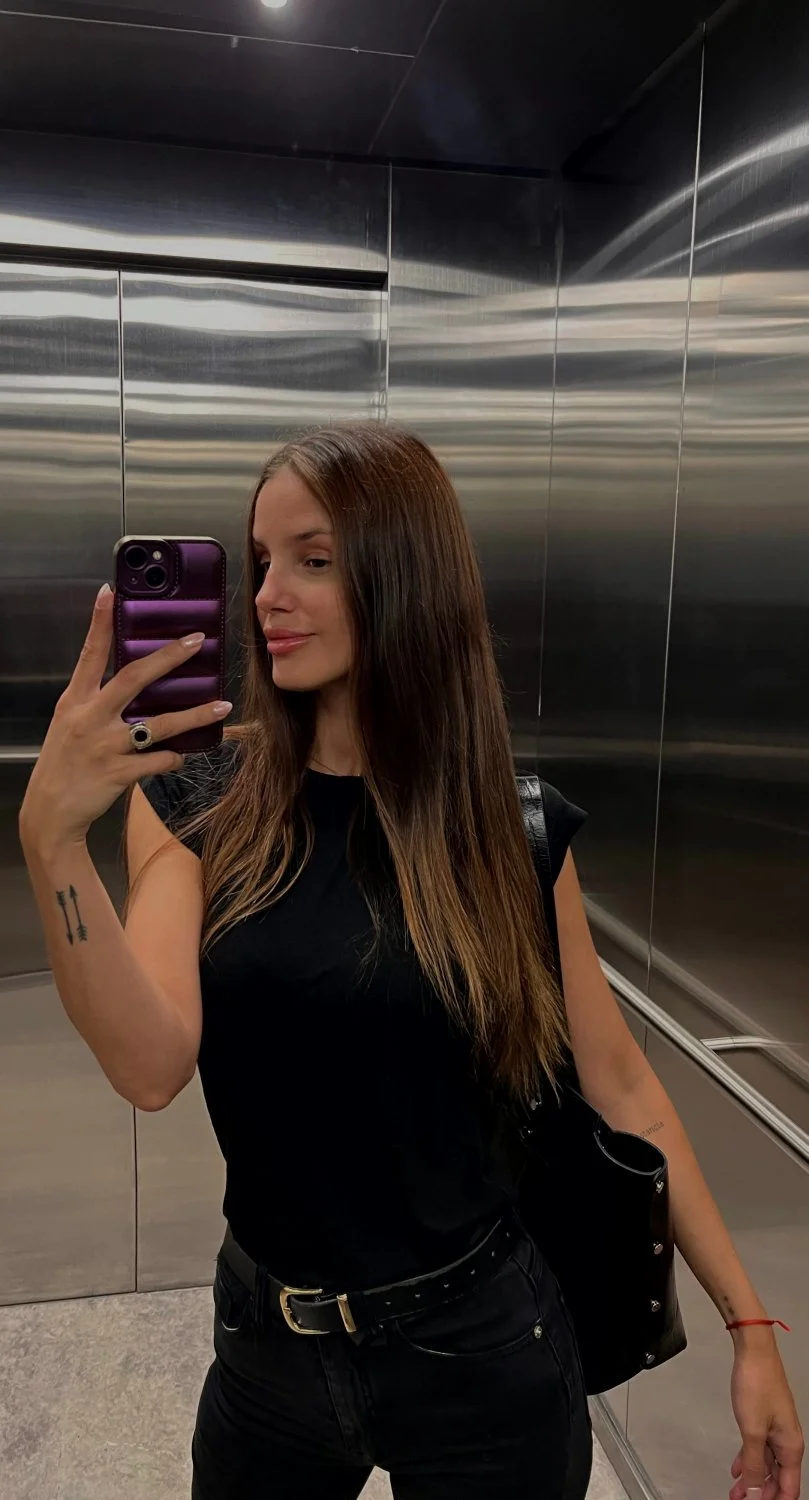 Who can make me cum before we get to my office floor image 2