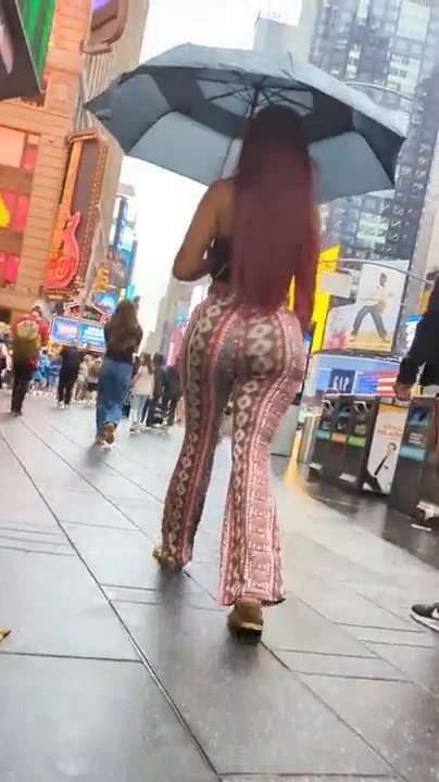 Walking with this jiggly ass main image